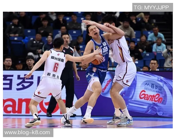 媒体人指出杨瀚森需提升三分投射训练以弥补移动能力短板