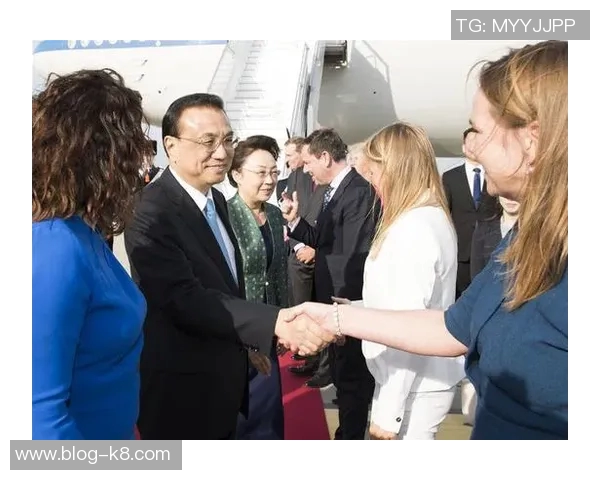 富安健洋抵达阿姆斯特丹明天将进行阿贾克斯体检开启新篇章